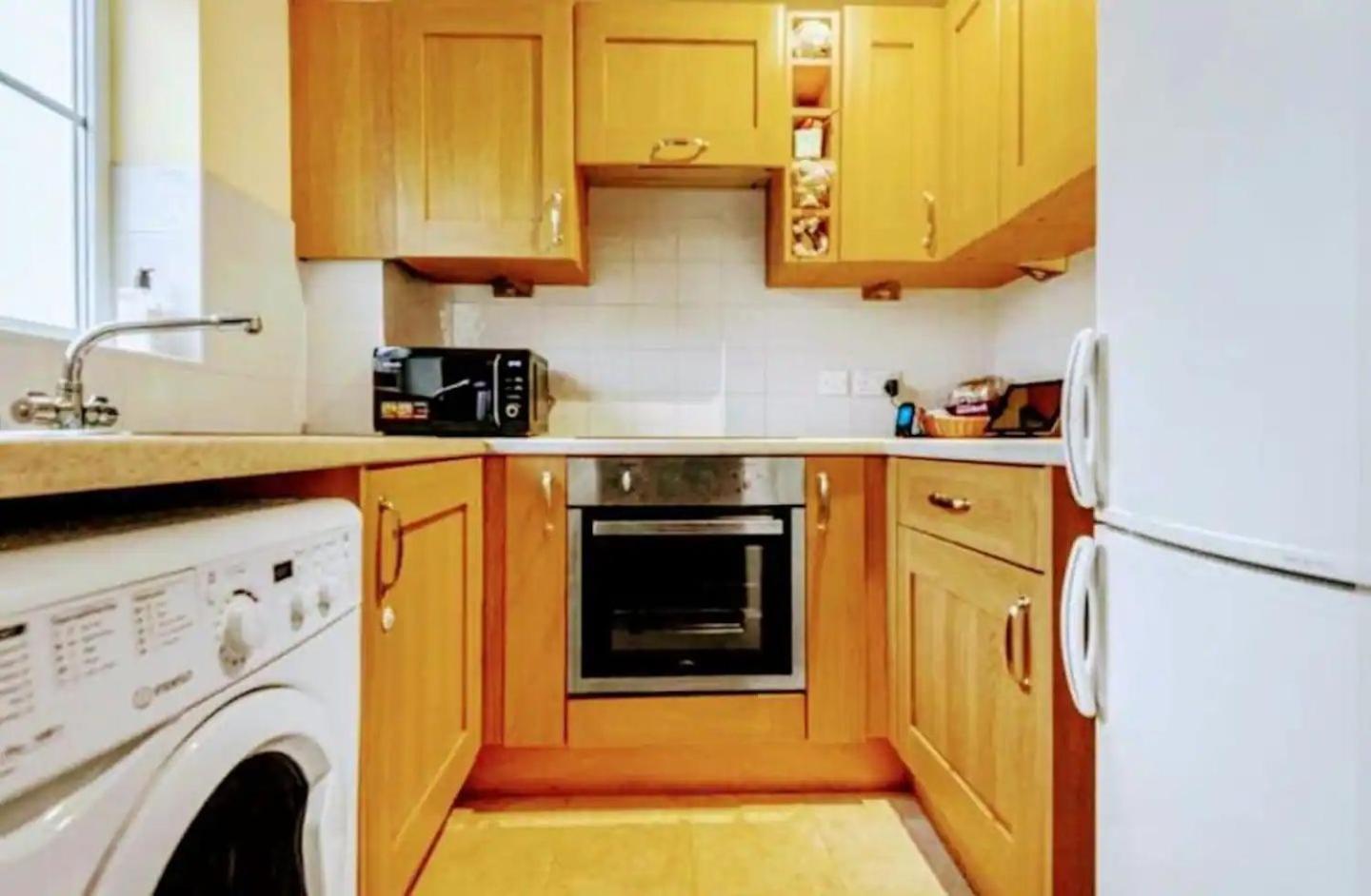 Takeoff House Ashford (Surrey)